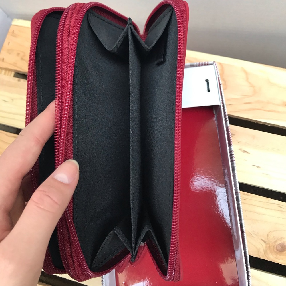 Red Wallet - Picture 4 of 5